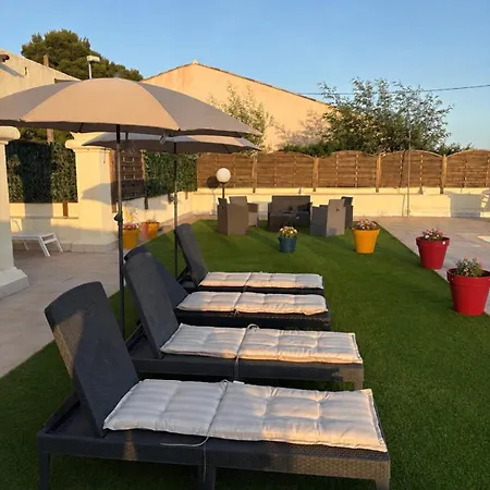 Maison Familiale Trois Piscine Privee La Bois D Olivier Holiday home *