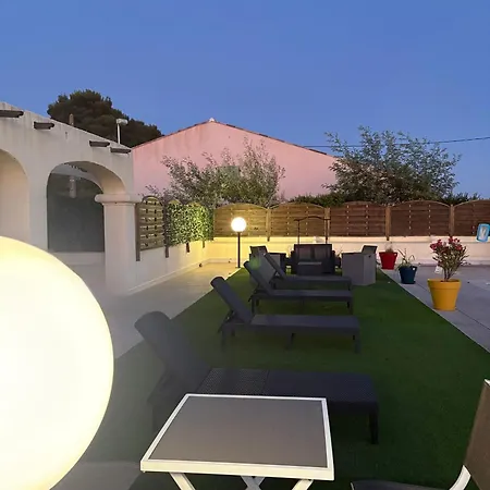 Maison Familiale Trois Piscine Privee La Bois D Olivier Dom wakacyjny *